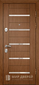 Светлая металлическая дверь с молдингами №22 внешняя - фото